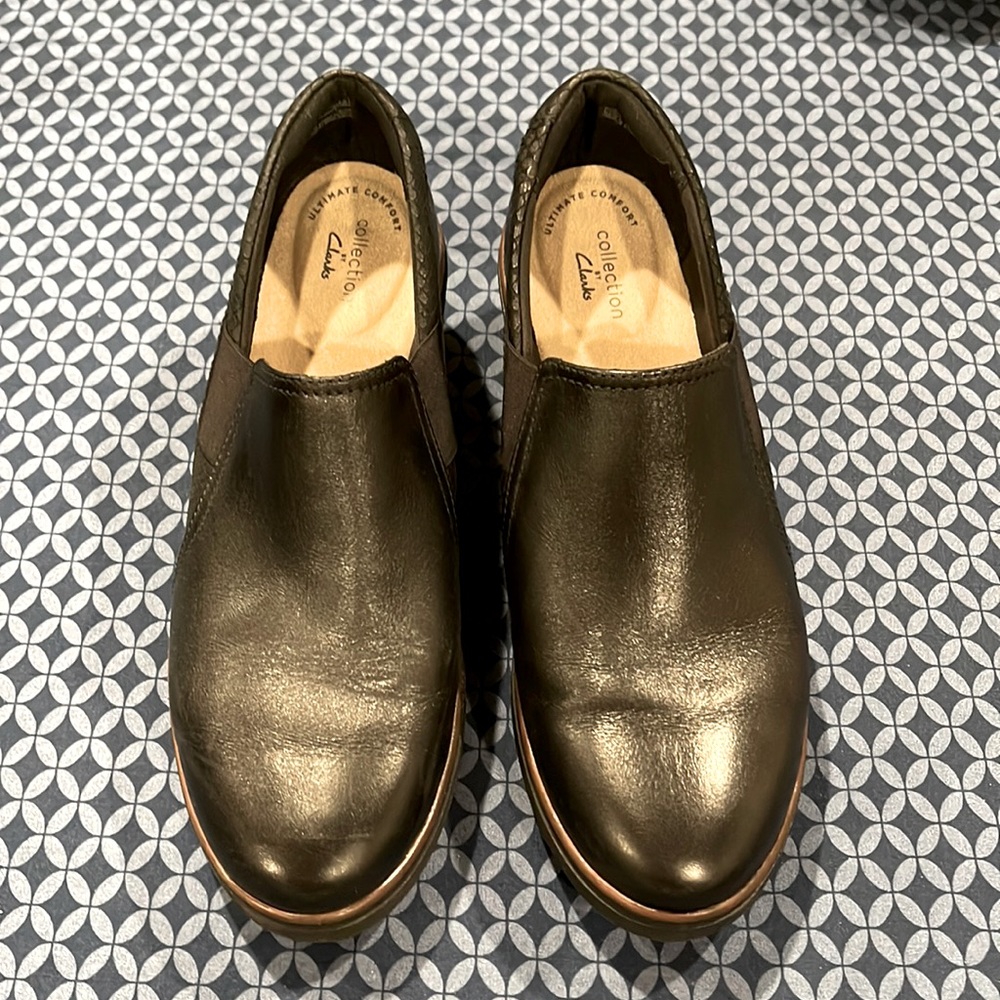 Ultimate Comfort Collections by Clarks 9 Black Platform Loafers